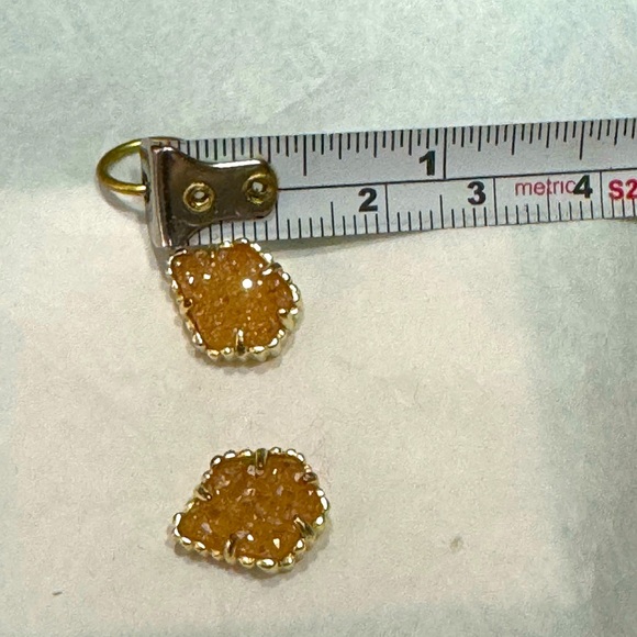 Kendra Scott earrings EUC - Picture 4 of 4